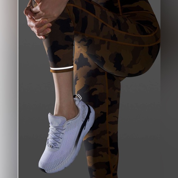 Lululemon Time To Sweat Crop 23"
Size 4
Heritage 365 Camo Burnt Caramel - Picture 6 of 12